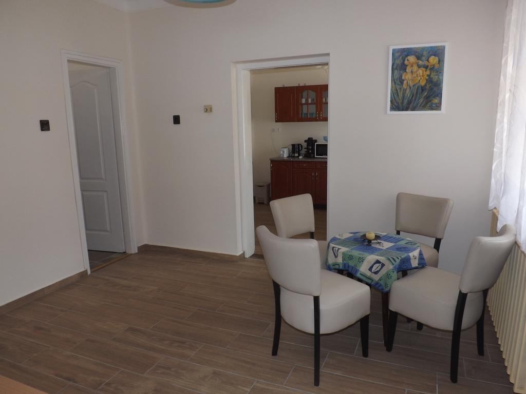 Fagyoengy Apartment Sarvar Ruang foto