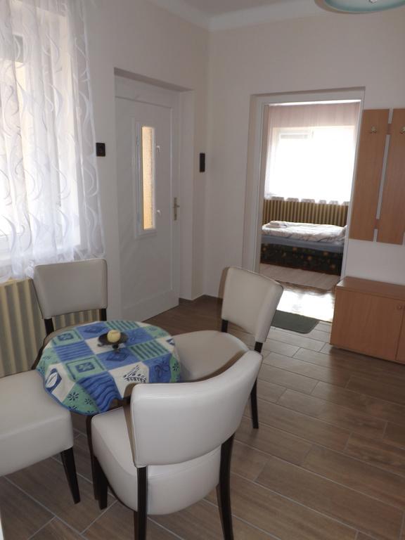 Fagyoengy Apartment Sarvar Ruang foto