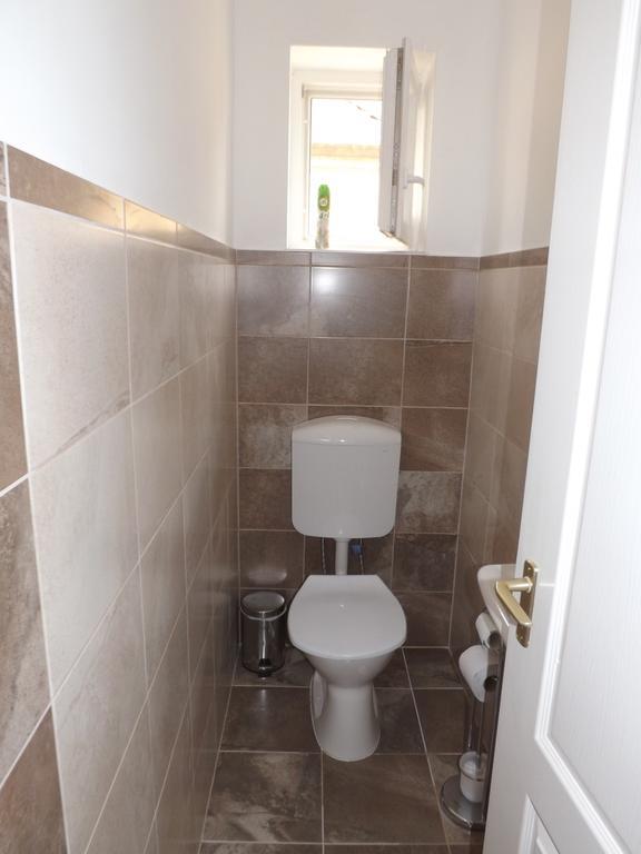 Fagyoengy Apartment Sarvar Ruang foto