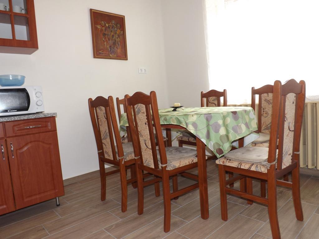 Fagyoengy Apartment Sarvar Ruang foto