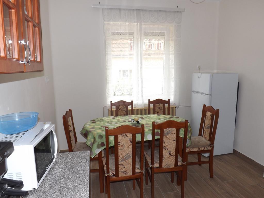 Fagyoengy Apartment Sarvar Ruang foto