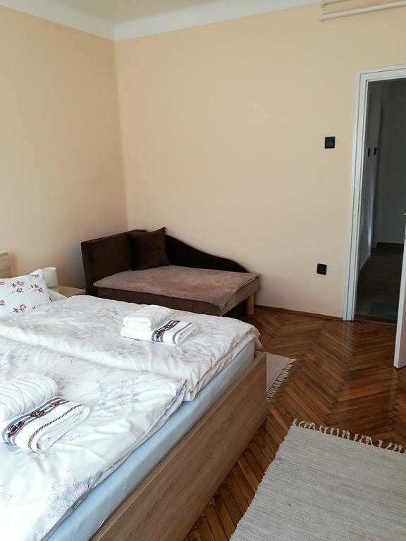 Fagyoengy Apartment Sarvar Bagian luar foto