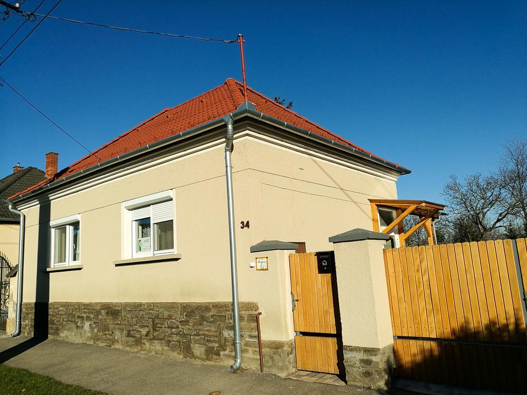 Fagyoengy Apartment Sarvar Bagian luar foto